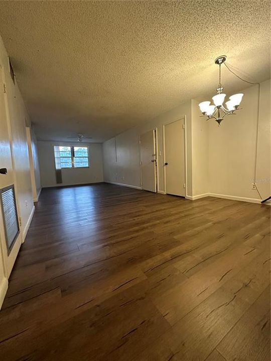 For Rent: $1,350 (1 beds, 1 baths, 833 Square Feet)