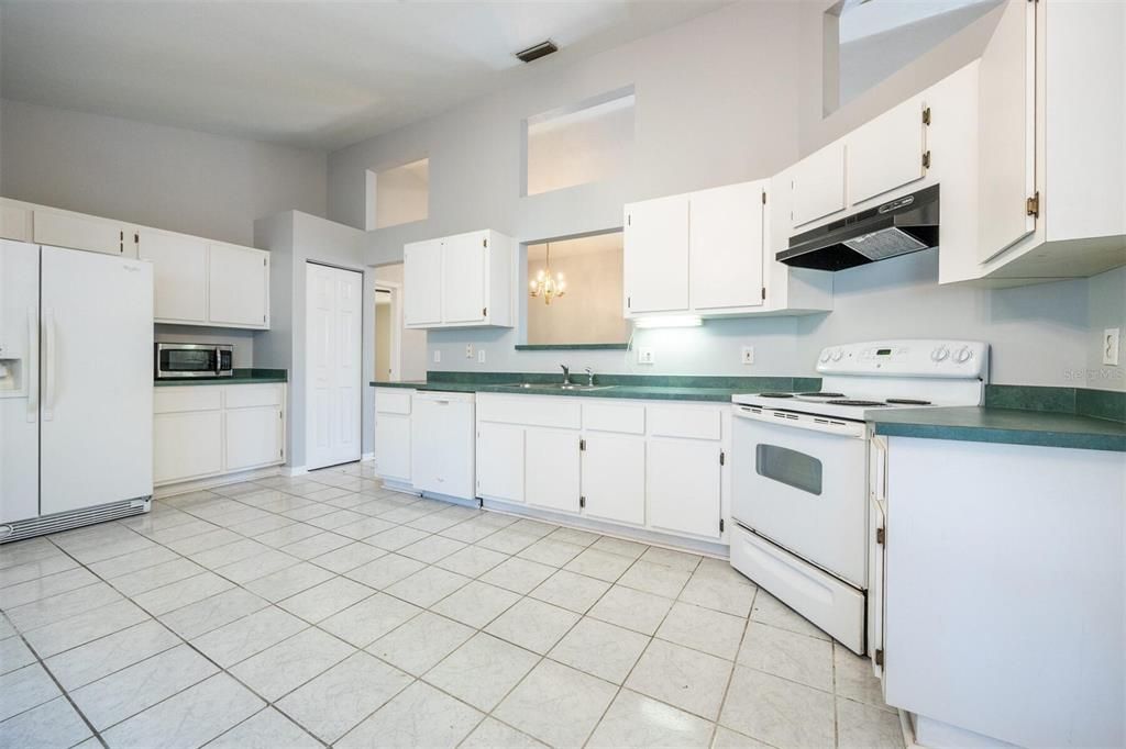 For Sale: $329,900 (3 beds, 2 baths, 1678 Square Feet)