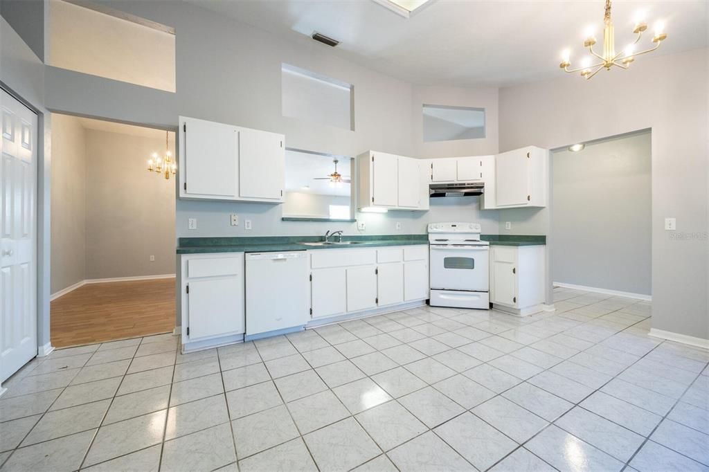 For Sale: $329,900 (3 beds, 2 baths, 1678 Square Feet)