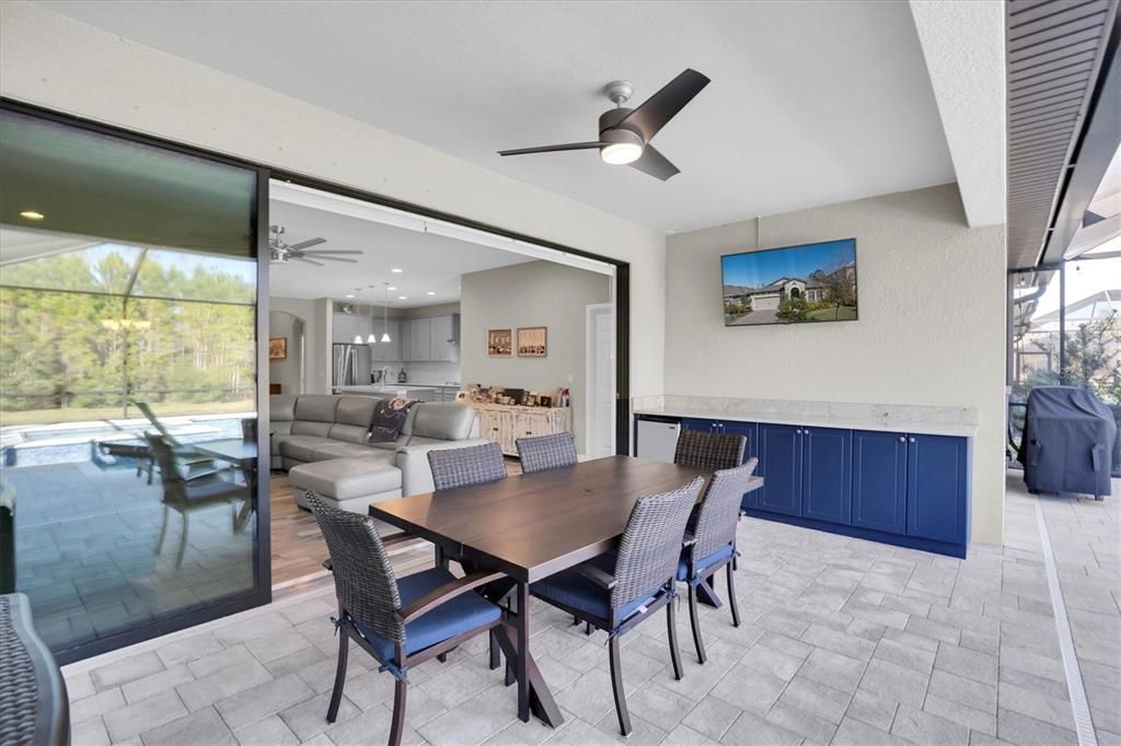 SPACIOUS COVERED LANAI FOR DINING ALFRESCO