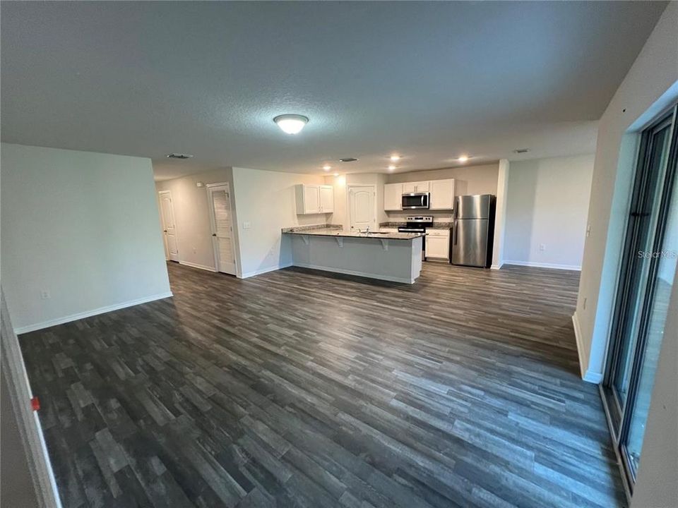 For Sale: $302,000 (4 beds, 2 baths, 1818 Square Feet)