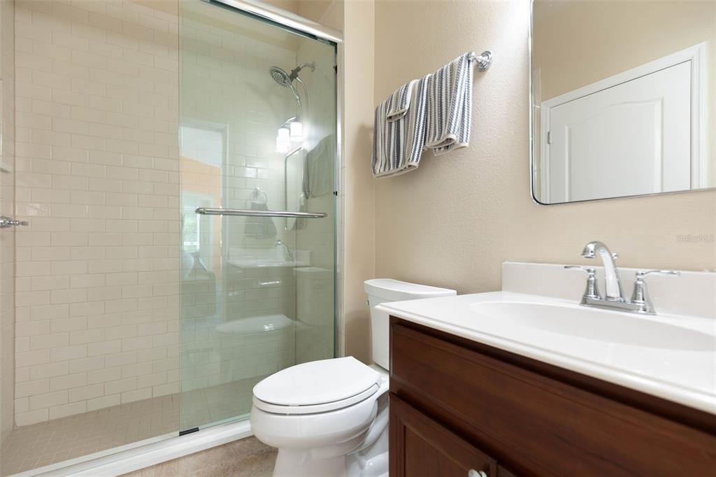 Full guest bath that opens to pool.