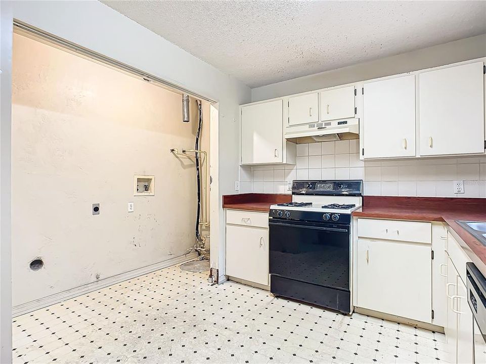 Kitchen area with laundry closet