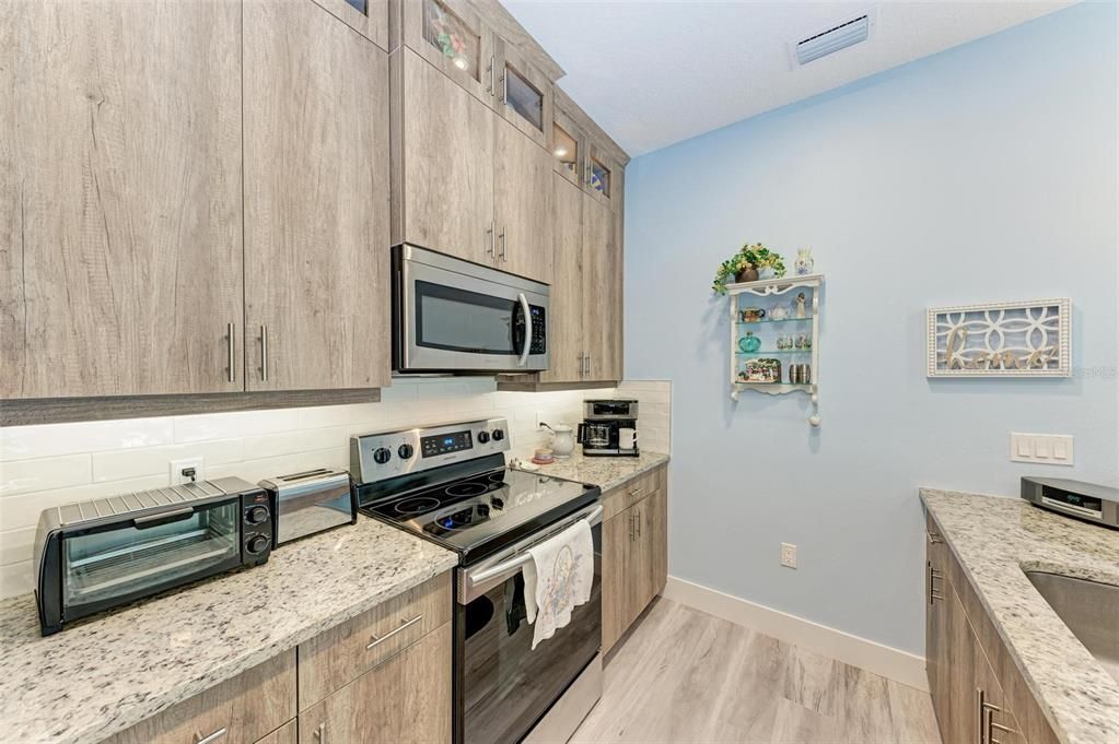 For Sale: $308,900 (2 beds, 2 baths, 1307 Square Feet)