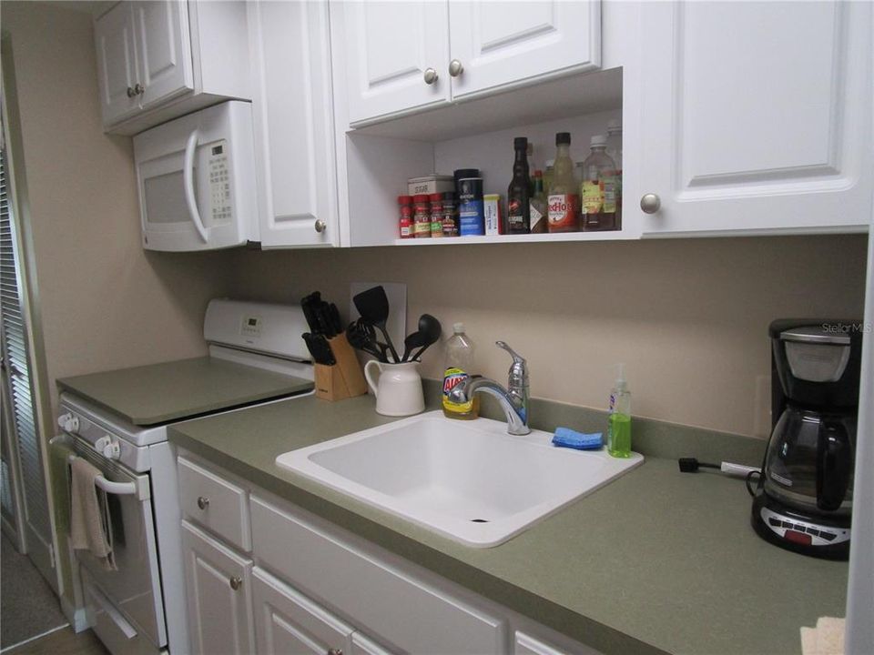 For Sale: $129,000 (2 beds, 1 baths, 780 Square Feet)