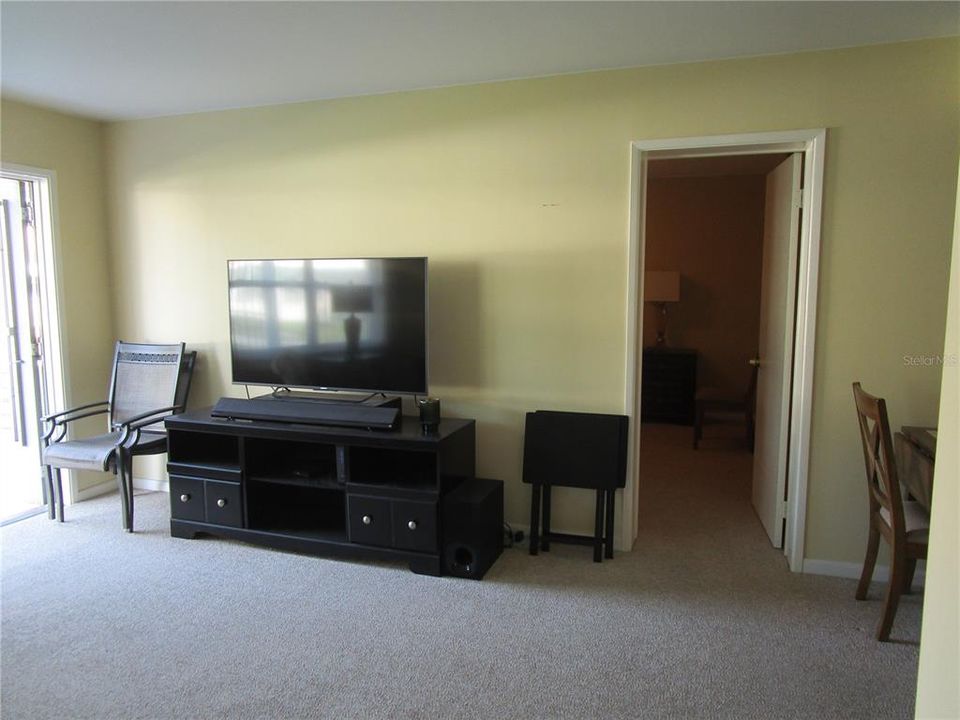 For Sale: $129,000 (2 beds, 1 baths, 780 Square Feet)