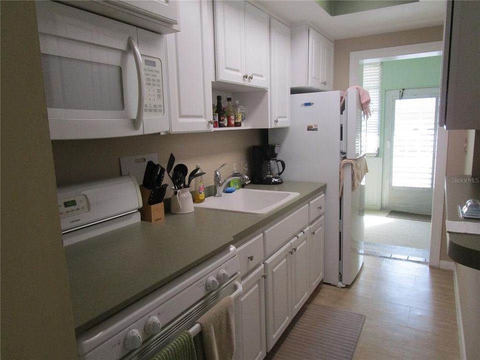 For Sale: $129,000 (2 beds, 1 baths, 780 Square Feet)