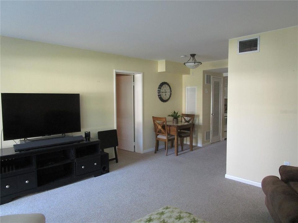 For Sale: $129,000 (2 beds, 1 baths, 780 Square Feet)