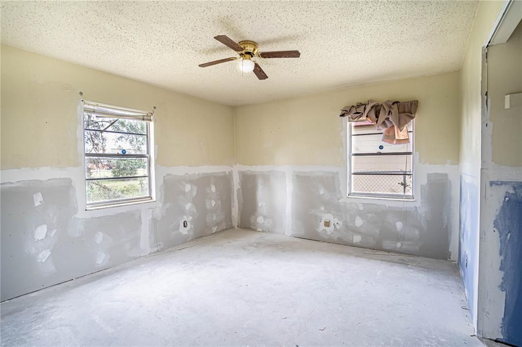 For Sale: $195,000 (4 beds, 2 baths, 1748 Square Feet)