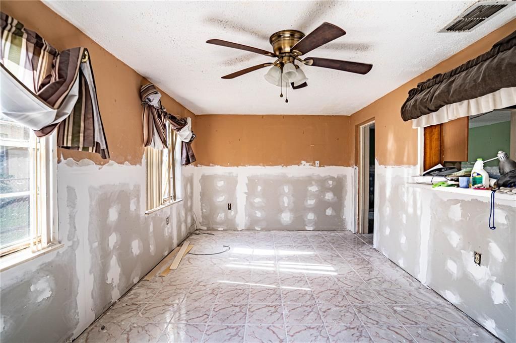 For Sale: $195,000 (4 beds, 2 baths, 1748 Square Feet)