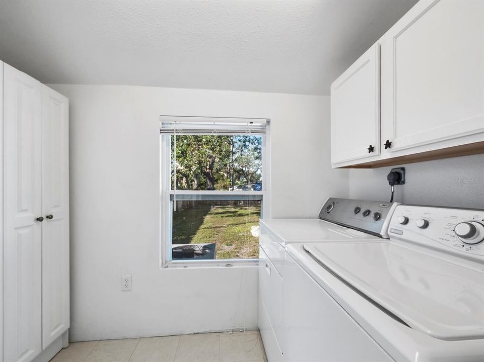 For Sale: $259,000 (1 beds, 1 baths, 858 Square Feet)