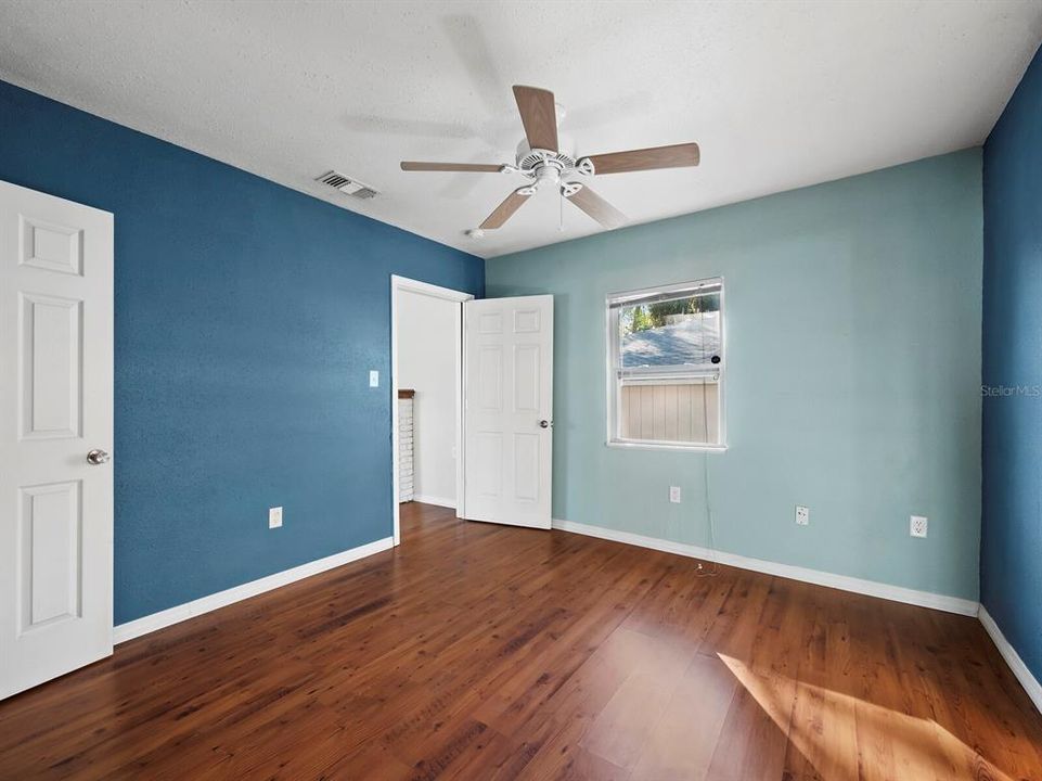 For Sale: $259,000 (1 beds, 1 baths, 858 Square Feet)