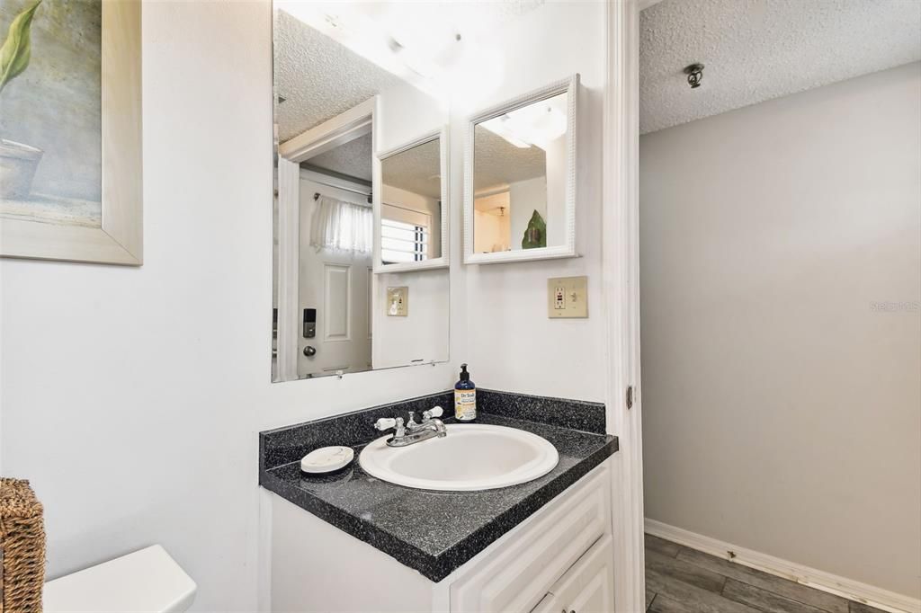 For Sale: $349,000 (1 beds, 1 baths, 840 Square Feet)