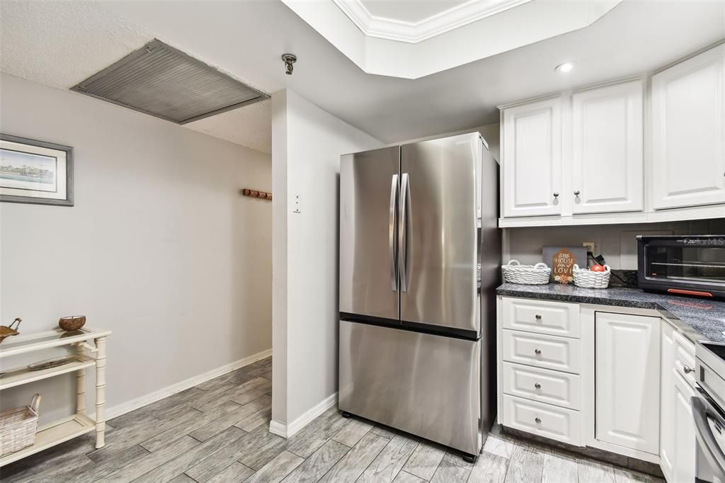 For Sale: $349,000 (1 beds, 1 baths, 840 Square Feet)