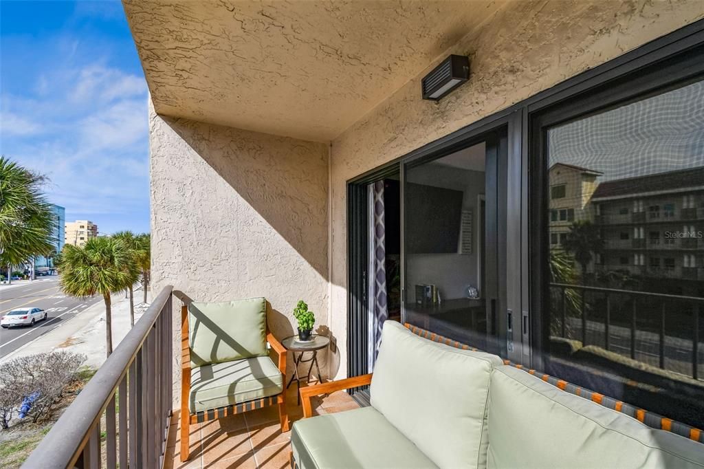 For Sale: $349,000 (1 beds, 1 baths, 840 Square Feet)