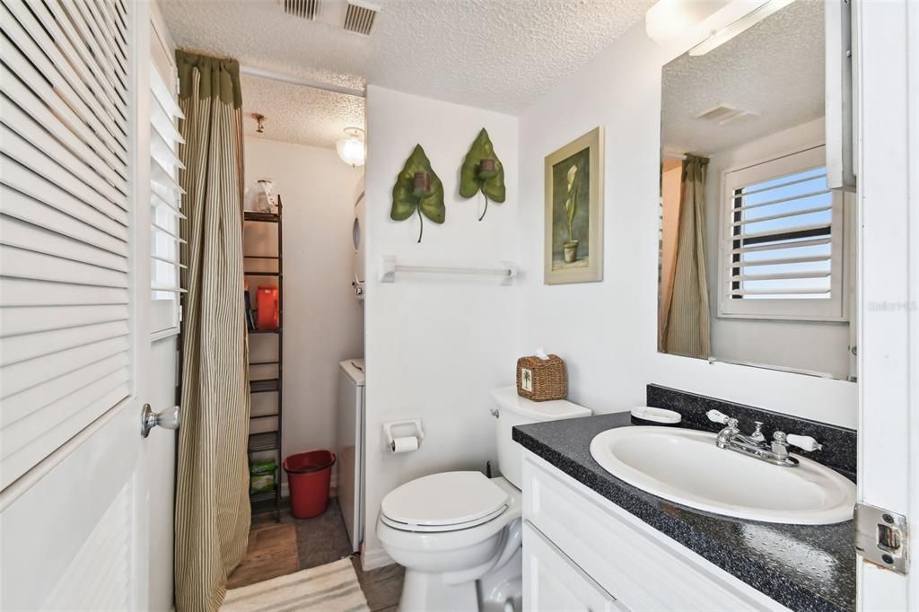 For Sale: $349,000 (1 beds, 1 baths, 840 Square Feet)