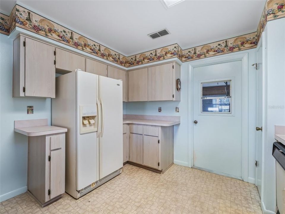 For Sale: $174,900 (2 beds, 2 baths, 1171 Square Feet)