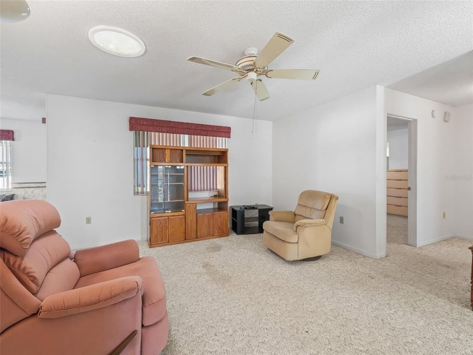 For Sale: $174,900 (2 beds, 2 baths, 1171 Square Feet)