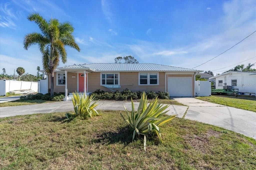 For Sale: $599,000 (3 beds, 2 baths, 1716 Square Feet)