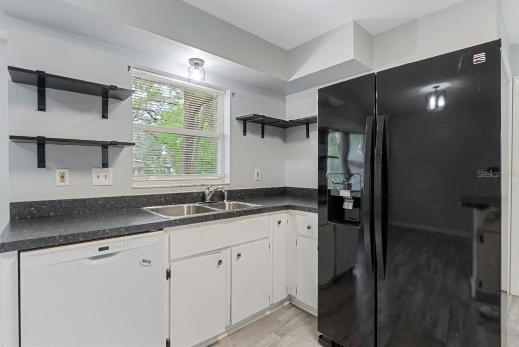 For Sale: $330,000 (3 beds, 2 baths, 1498 Square Feet)