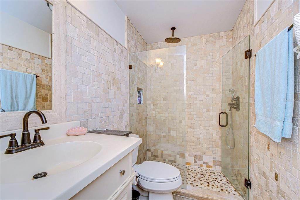 For Sale: $320,000 (2 beds, 1 baths, 774 Square Feet)