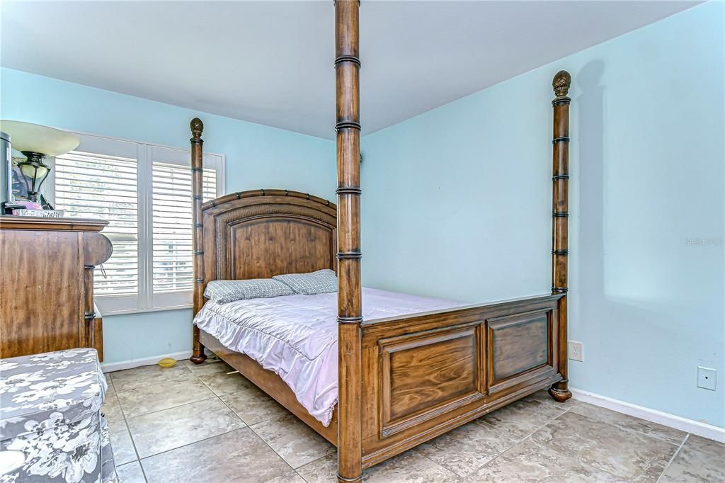 For Sale: $320,000 (2 beds, 1 baths, 774 Square Feet)