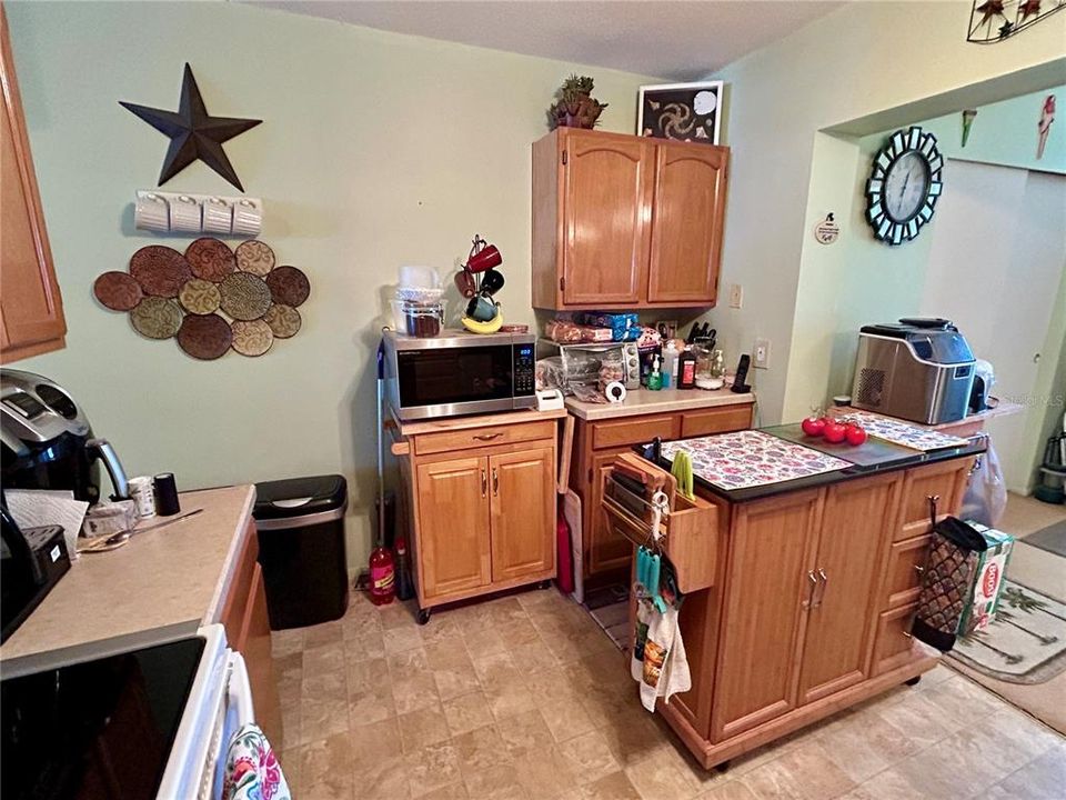 For Sale: $189,900 (2 beds, 2 baths, 1100 Square Feet)