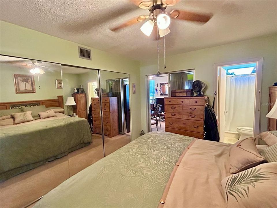 For Sale: $189,900 (2 beds, 2 baths, 1100 Square Feet)