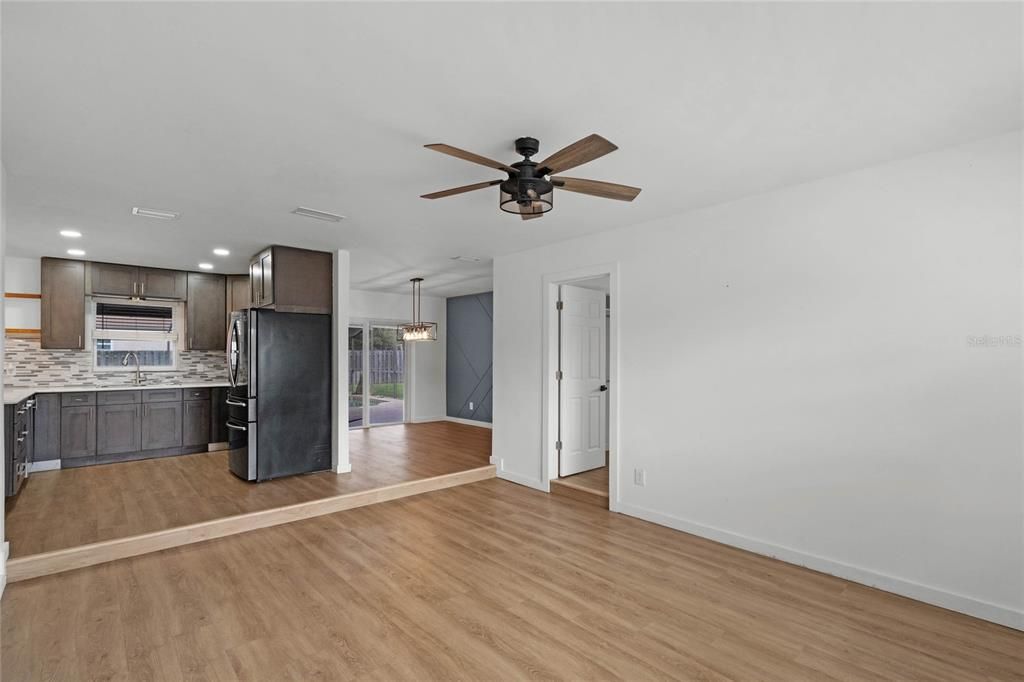 For Sale: $529,900 (3 beds, 2 baths, 1713 Square Feet)