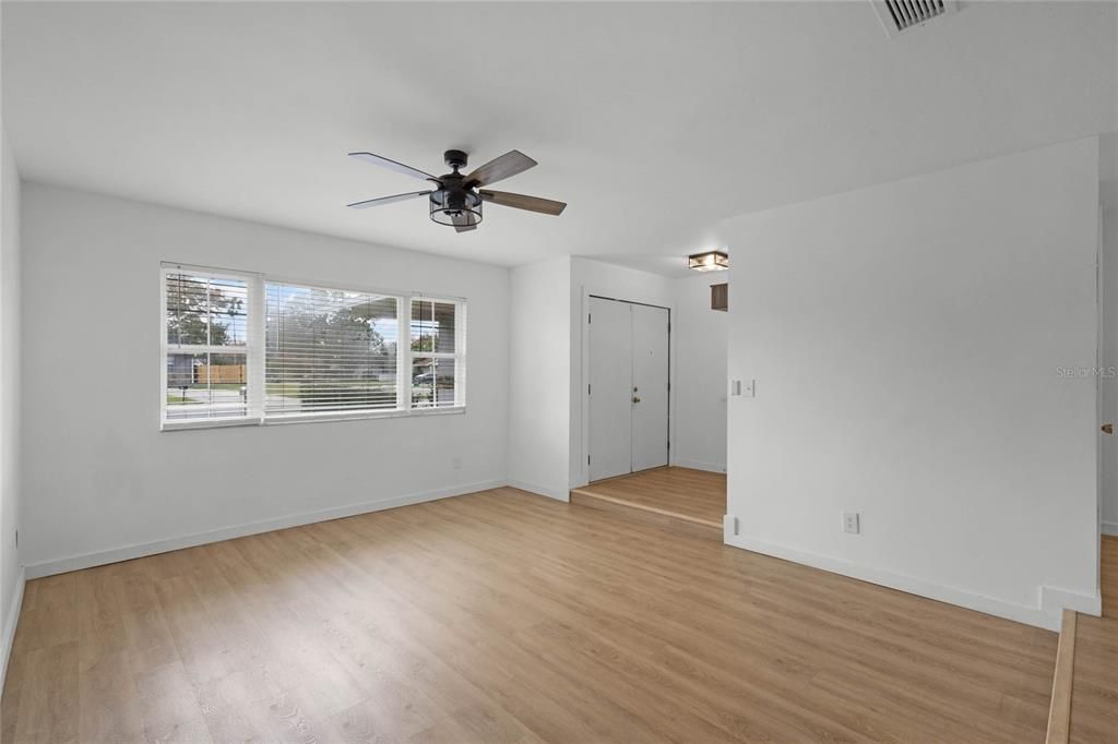 For Sale: $529,900 (3 beds, 2 baths, 1713 Square Feet)