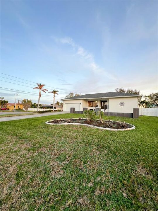 For Sale: $950,000 (3 beds, 2 baths, 1850 Square Feet)