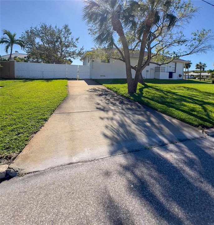 For Sale: $950,000 (3 beds, 2 baths, 1850 Square Feet)