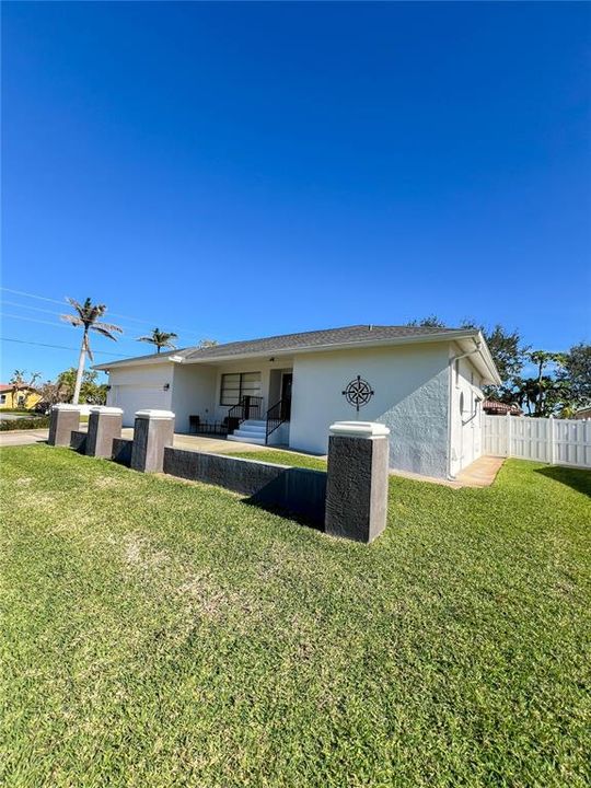 For Sale: $950,000 (3 beds, 2 baths, 1850 Square Feet)