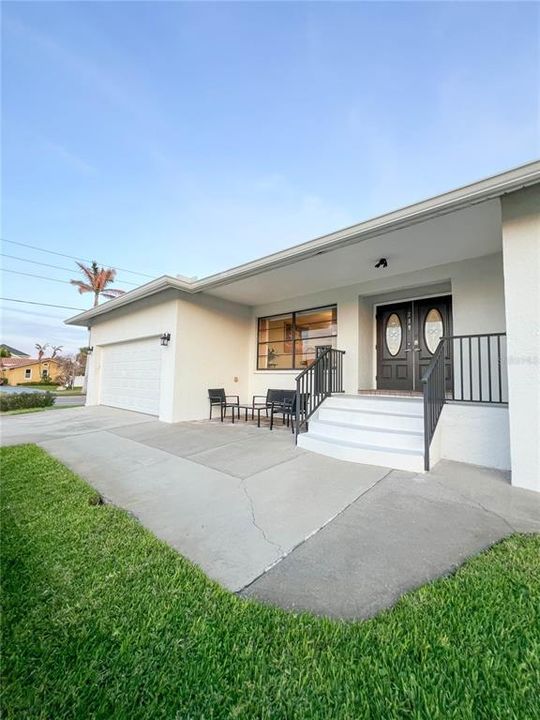 For Sale: $950,000 (3 beds, 2 baths, 1850 Square Feet)