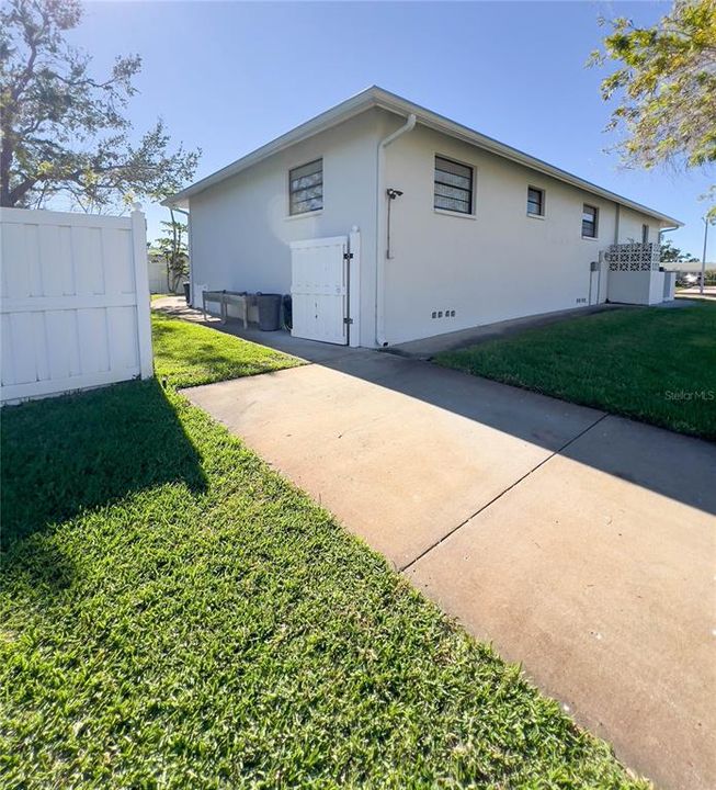 For Sale: $950,000 (3 beds, 2 baths, 1850 Square Feet)