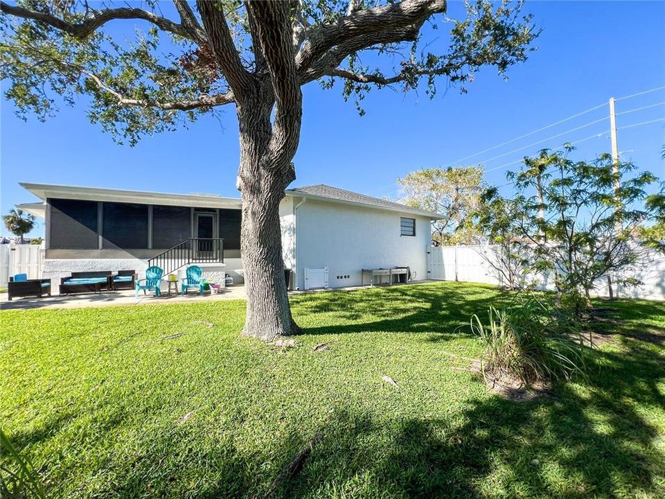 For Sale: $950,000 (3 beds, 2 baths, 1850 Square Feet)