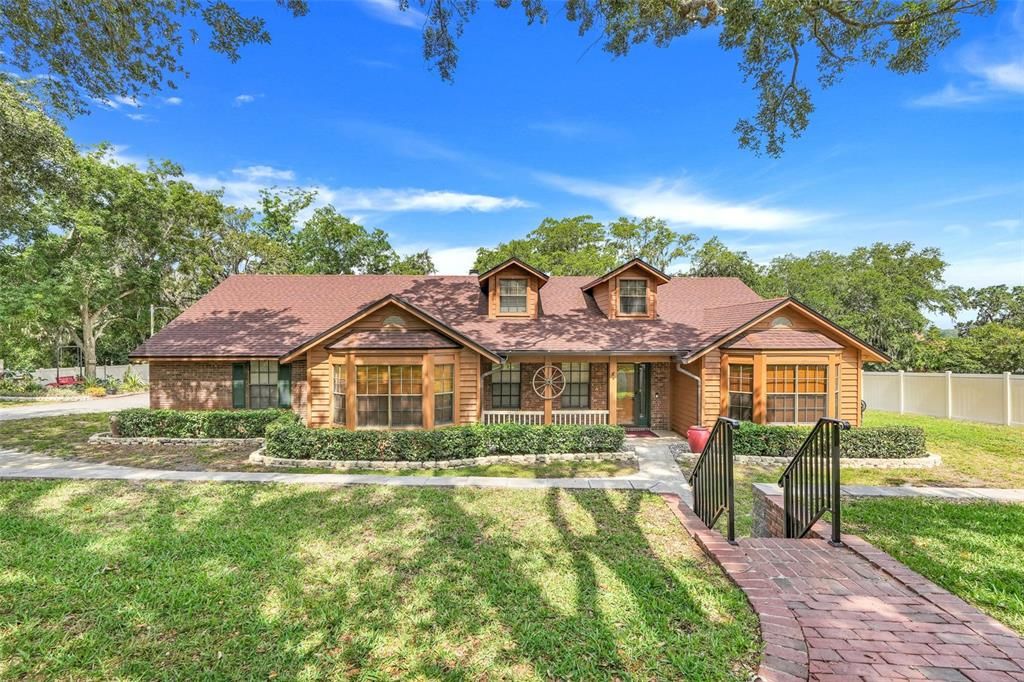 For Sale: $999,999 (4 beds, 3 baths, 3484 Square Feet)