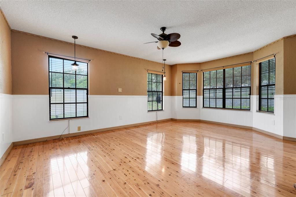 For Sale: $999,999 (4 beds, 3 baths, 3484 Square Feet)