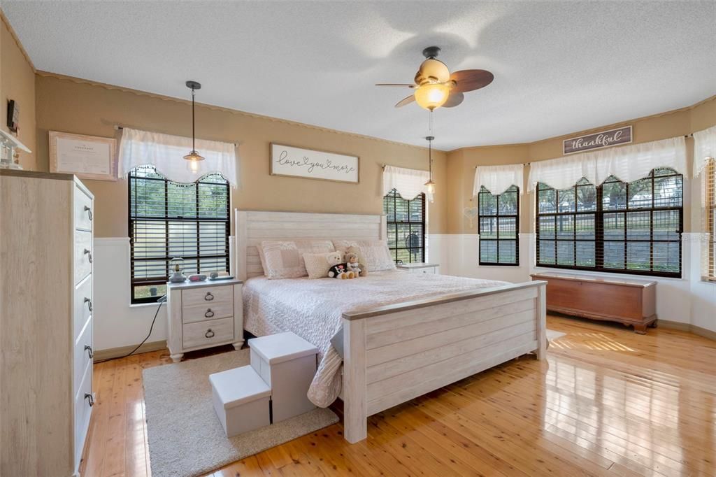 For Sale: $999,999 (4 beds, 3 baths, 3484 Square Feet)