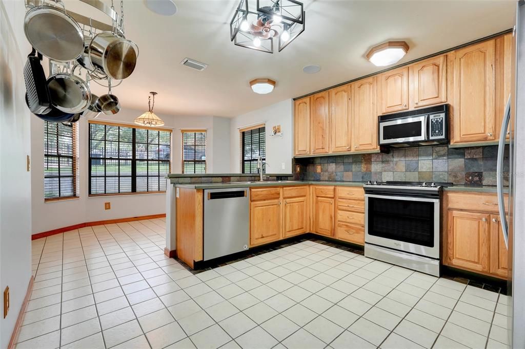 For Sale: $999,999 (4 beds, 3 baths, 3484 Square Feet)