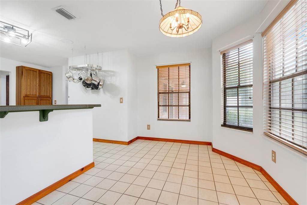 For Sale: $999,999 (4 beds, 3 baths, 3484 Square Feet)