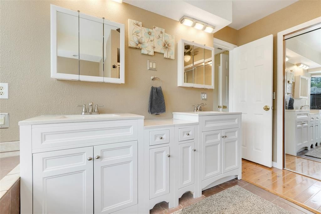 For Sale: $999,999 (4 beds, 3 baths, 3484 Square Feet)