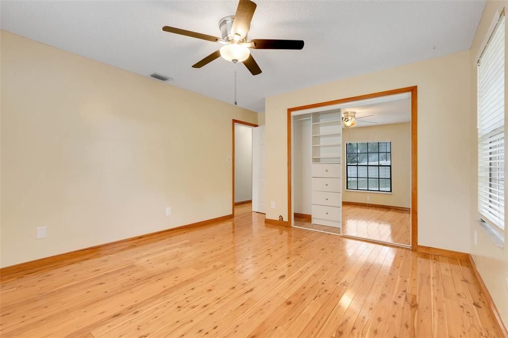 For Sale: $999,999 (4 beds, 3 baths, 3484 Square Feet)