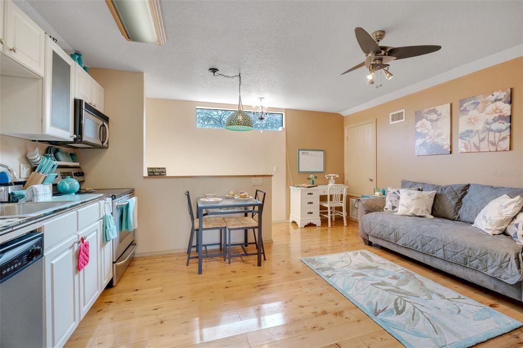 For Sale: $999,999 (4 beds, 3 baths, 3484 Square Feet)