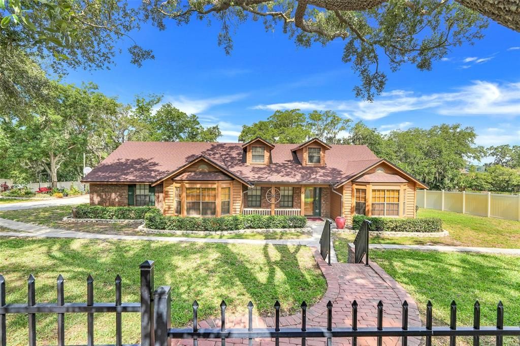 For Sale: $999,999 (4 beds, 3 baths, 3484 Square Feet)