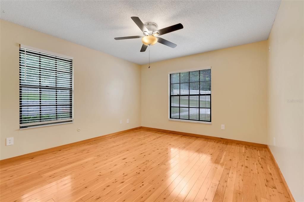 For Sale: $999,999 (4 beds, 3 baths, 3484 Square Feet)