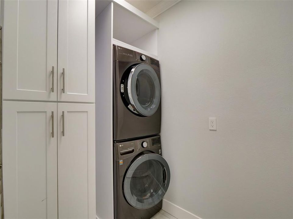 Laundry Room w/ Built-In High Quality Cabinets