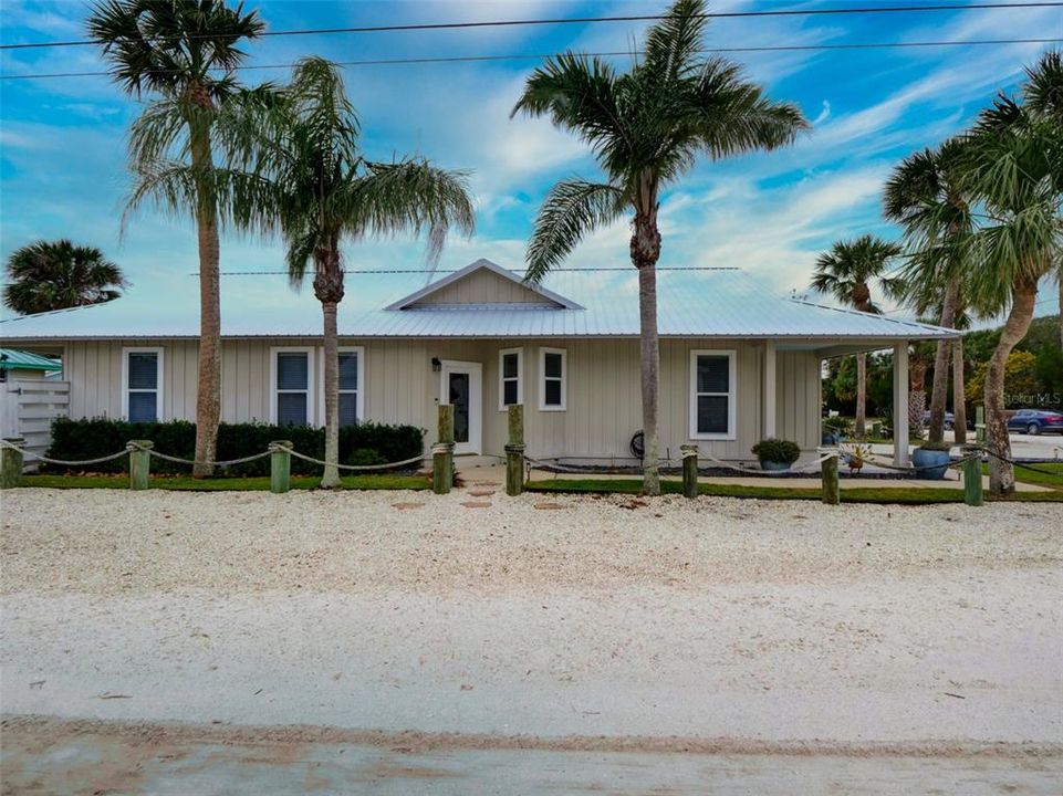 For Sale: $1,195,000 (3 beds, 2 baths, 1511 Square Feet)