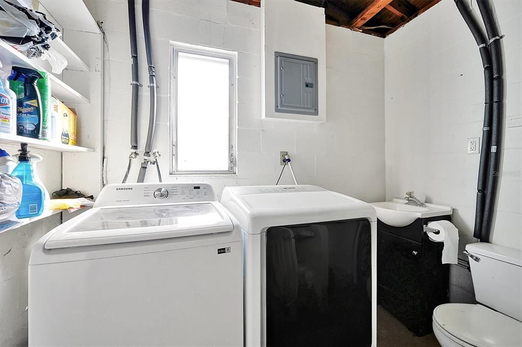 For Sale: $349,900 (2 beds, 2 baths, 1140 Square Feet)