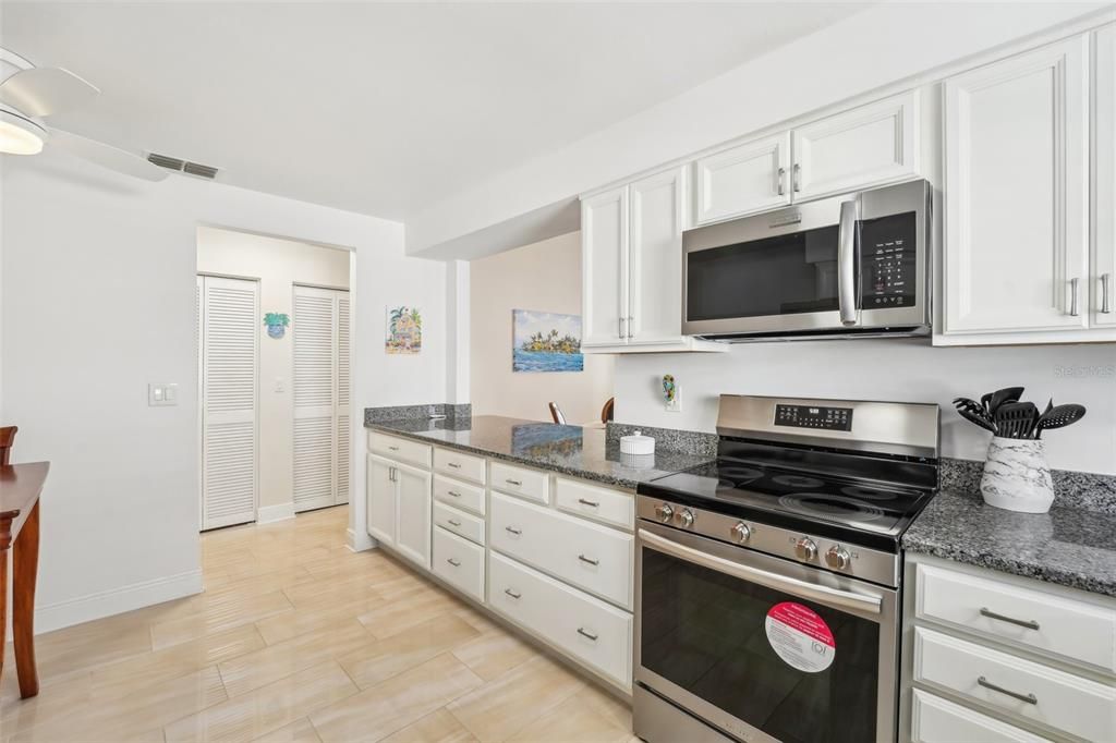 For Sale: $362,000 (2 beds, 2 baths, 1440 Square Feet)